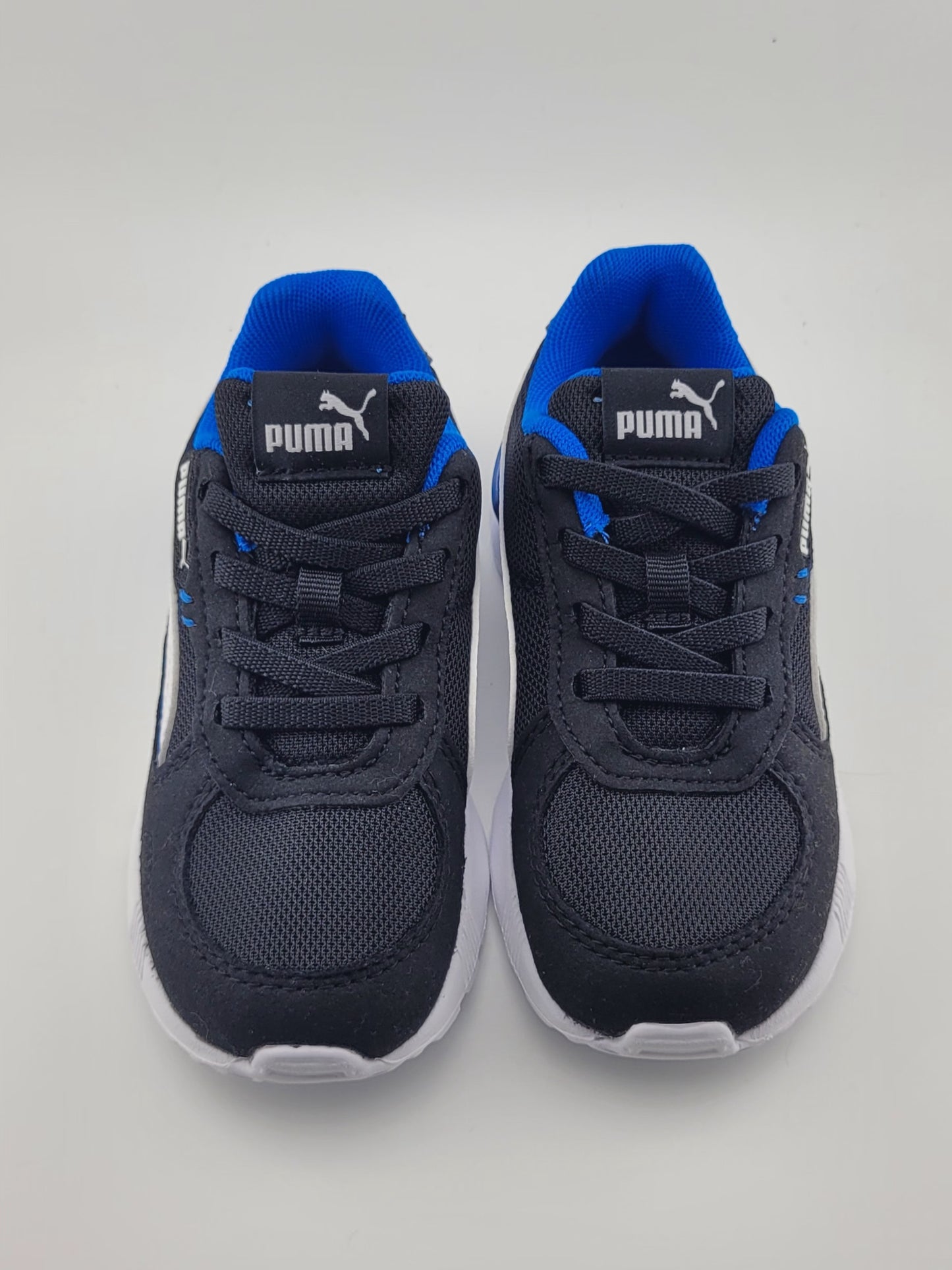 Tennis Puma azul con negros talla 9