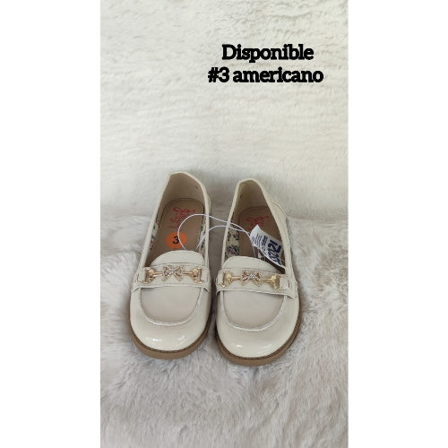 Zapatos beige cerrado