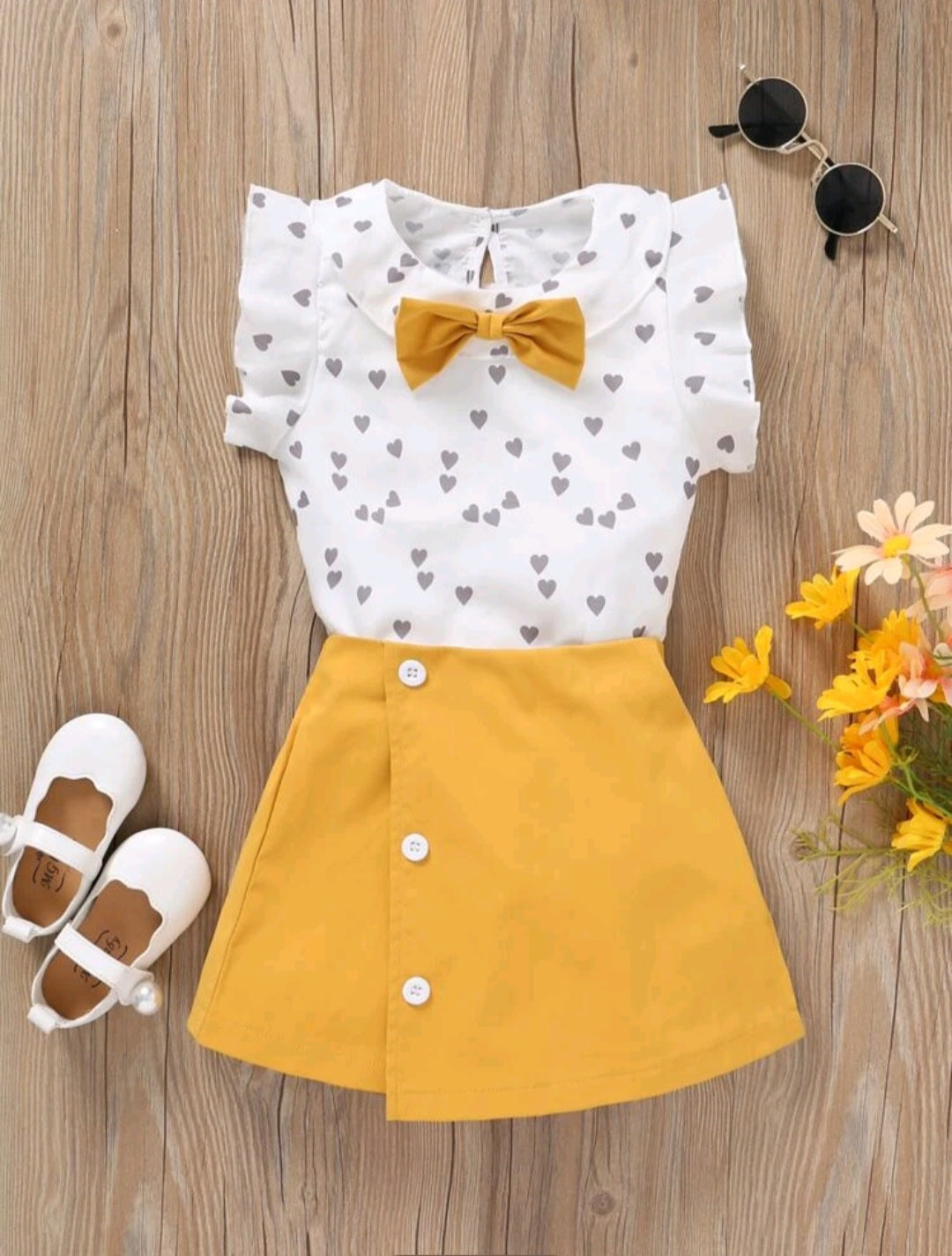 Stars blouse yellow skirt