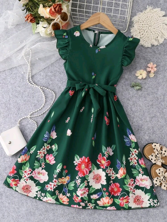 Vestido verde floreado con cinta