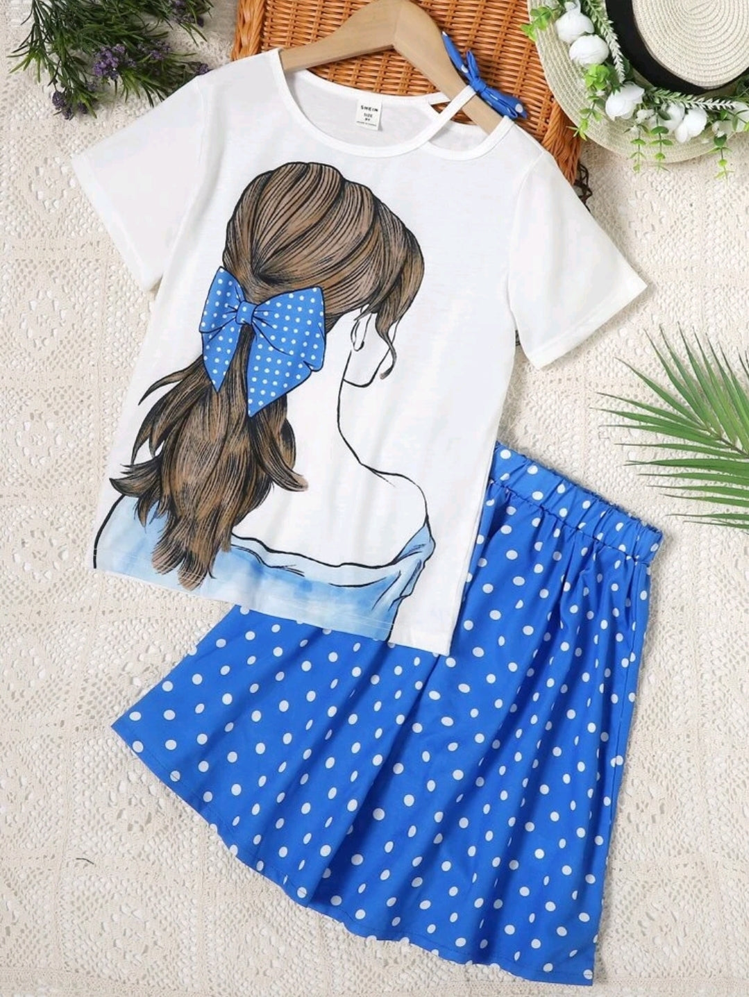 Blouse with dotted skirt pattern