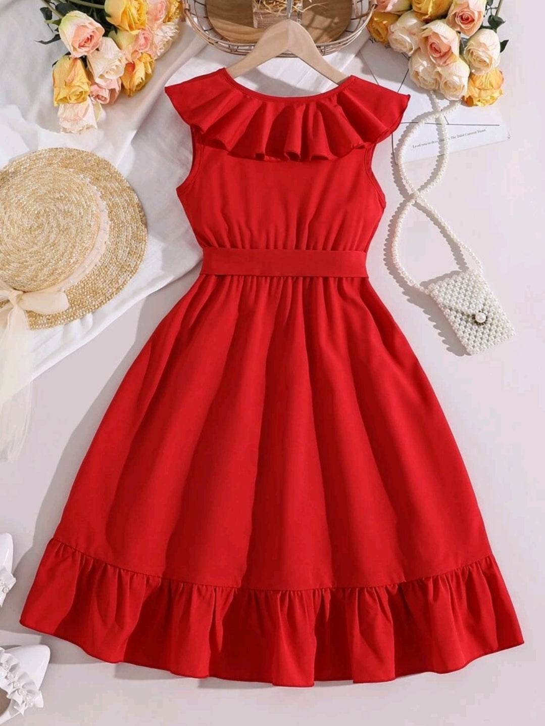 Vestido rojo con ribete cruzado fruncido