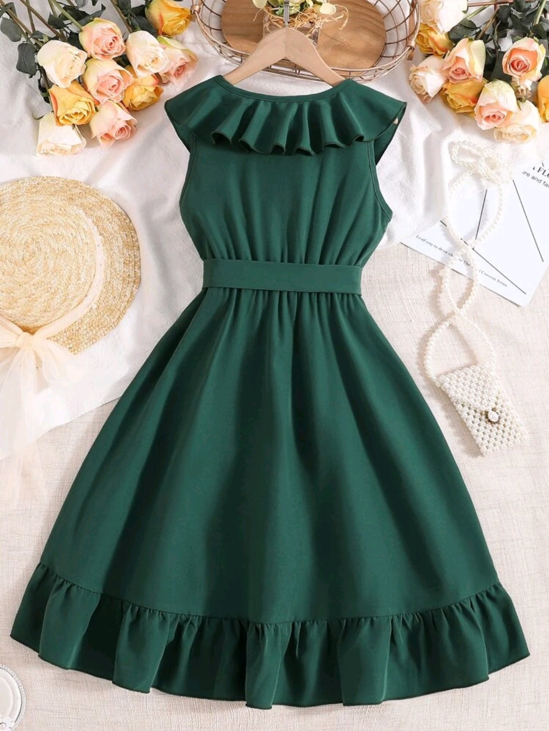 Vestido verde con ribete cruzado fruncido