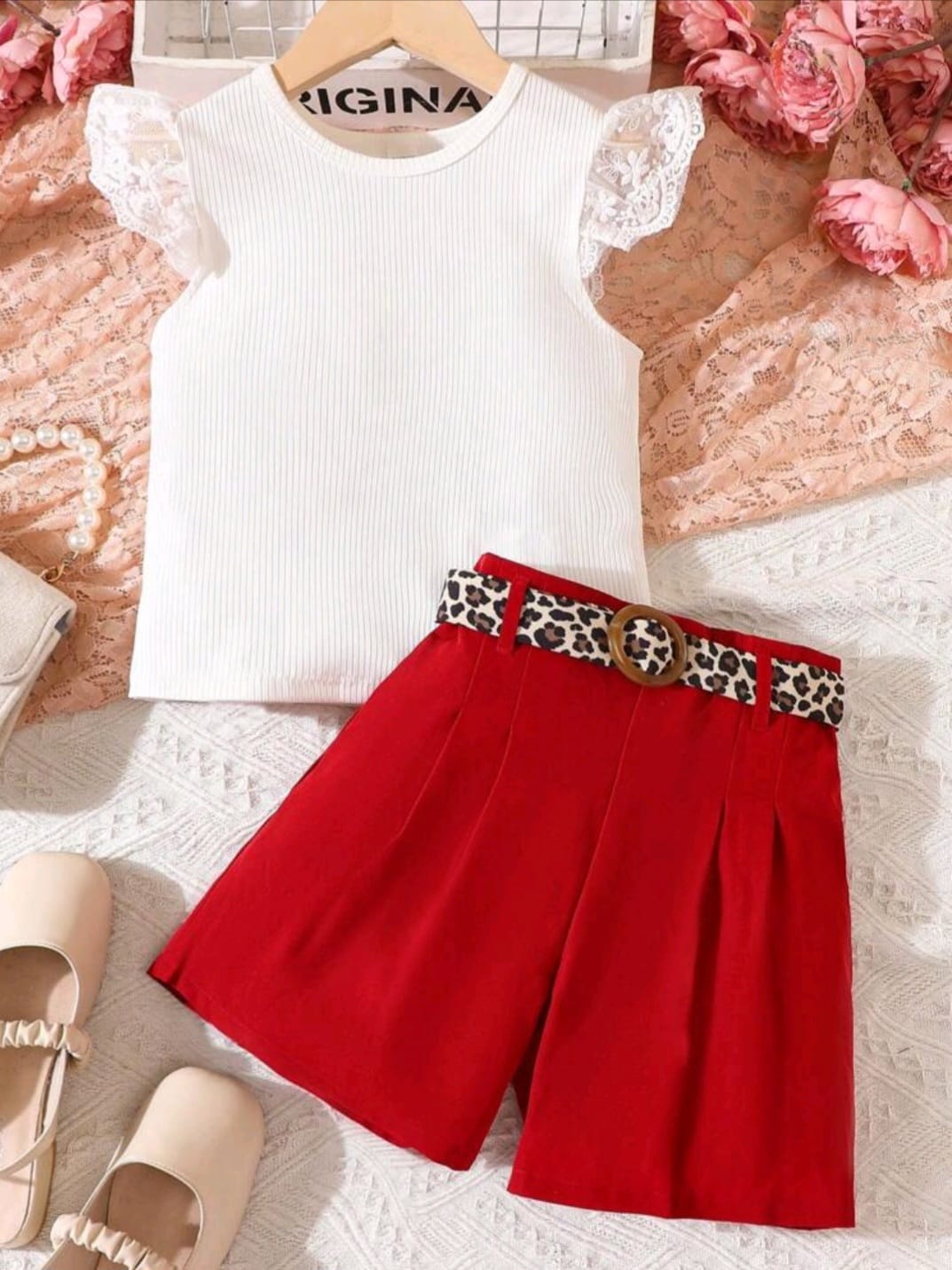 Blusa blanca short rojo